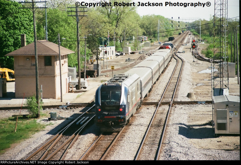 Sequence shot #4--Amtrak 517 leads Hiawatha